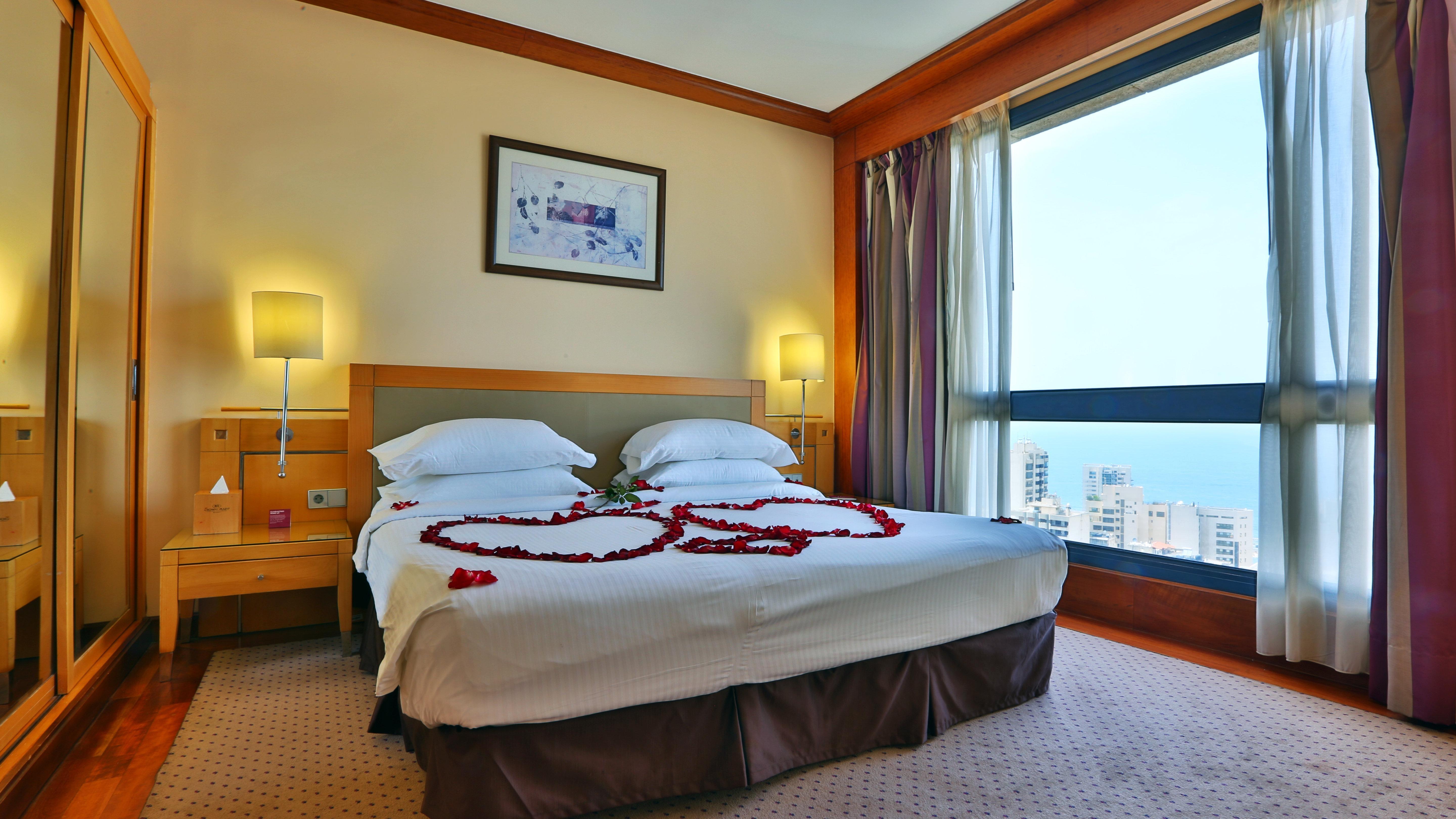 Crowne Plaza Hamra Beirut By Ihg Hotel Exterior photo