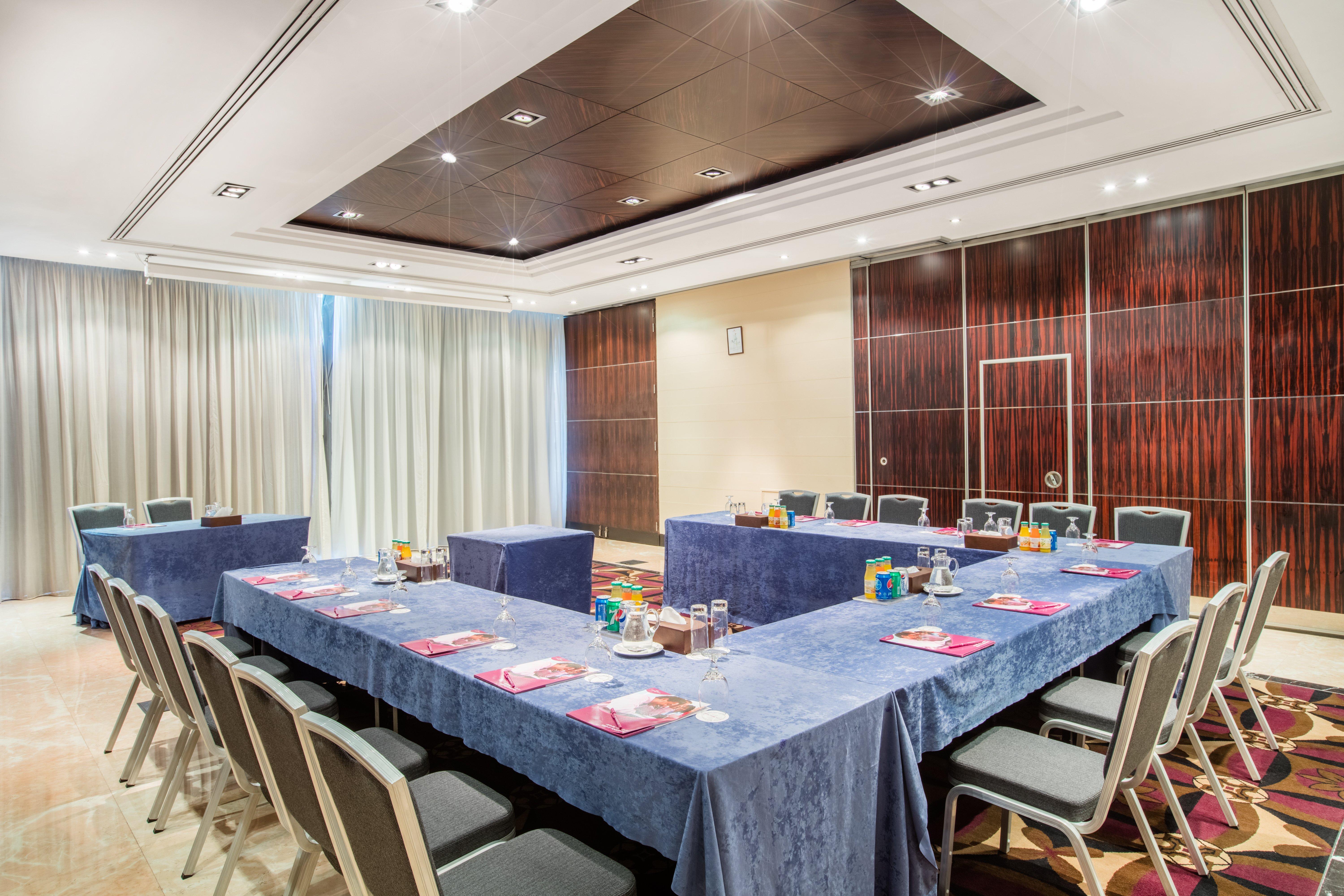 Crowne Plaza Hamra Beirut By Ihg Hotel Exterior photo