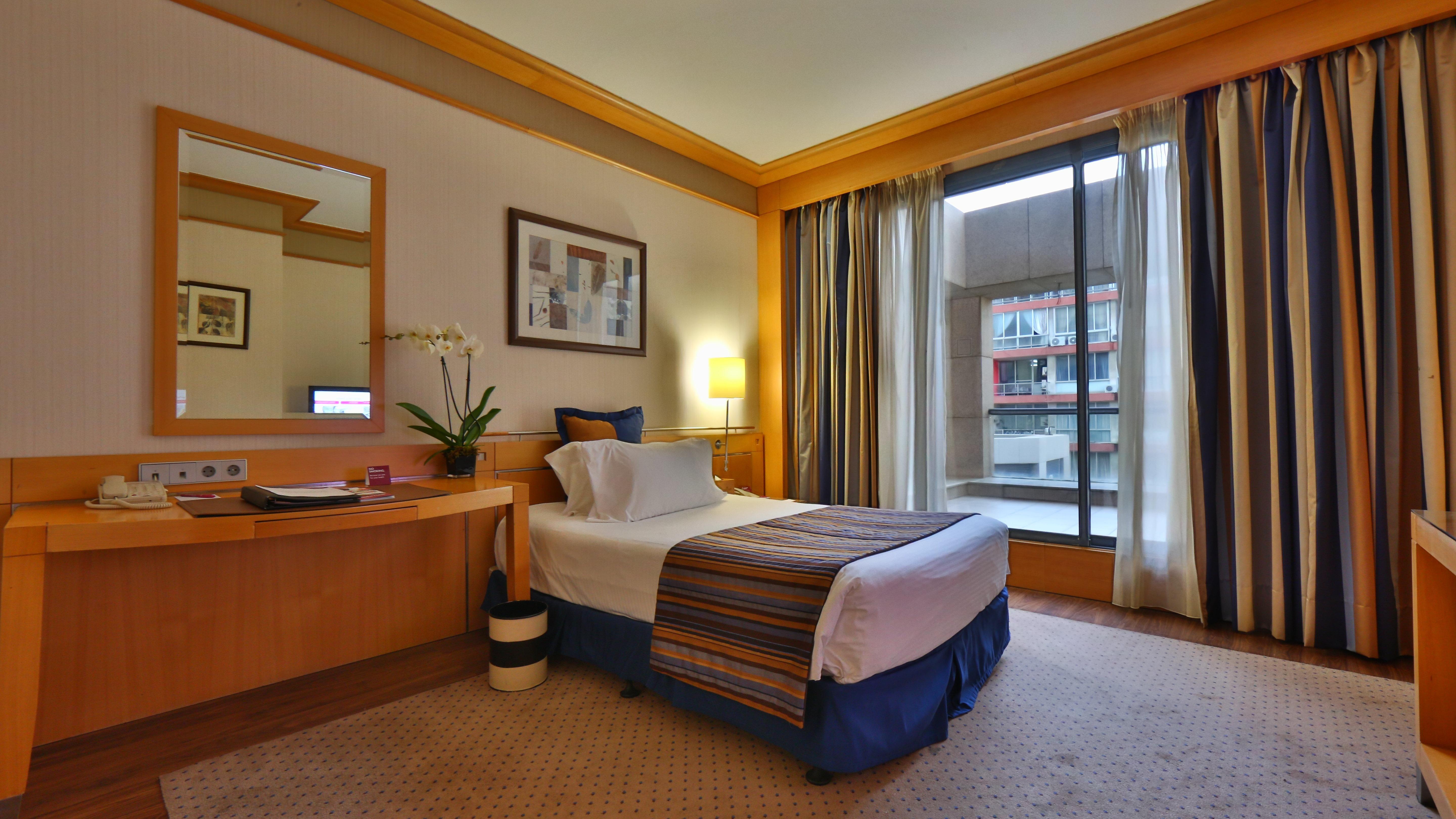 Crowne Plaza Hamra Beirut By Ihg Hotel Exterior photo