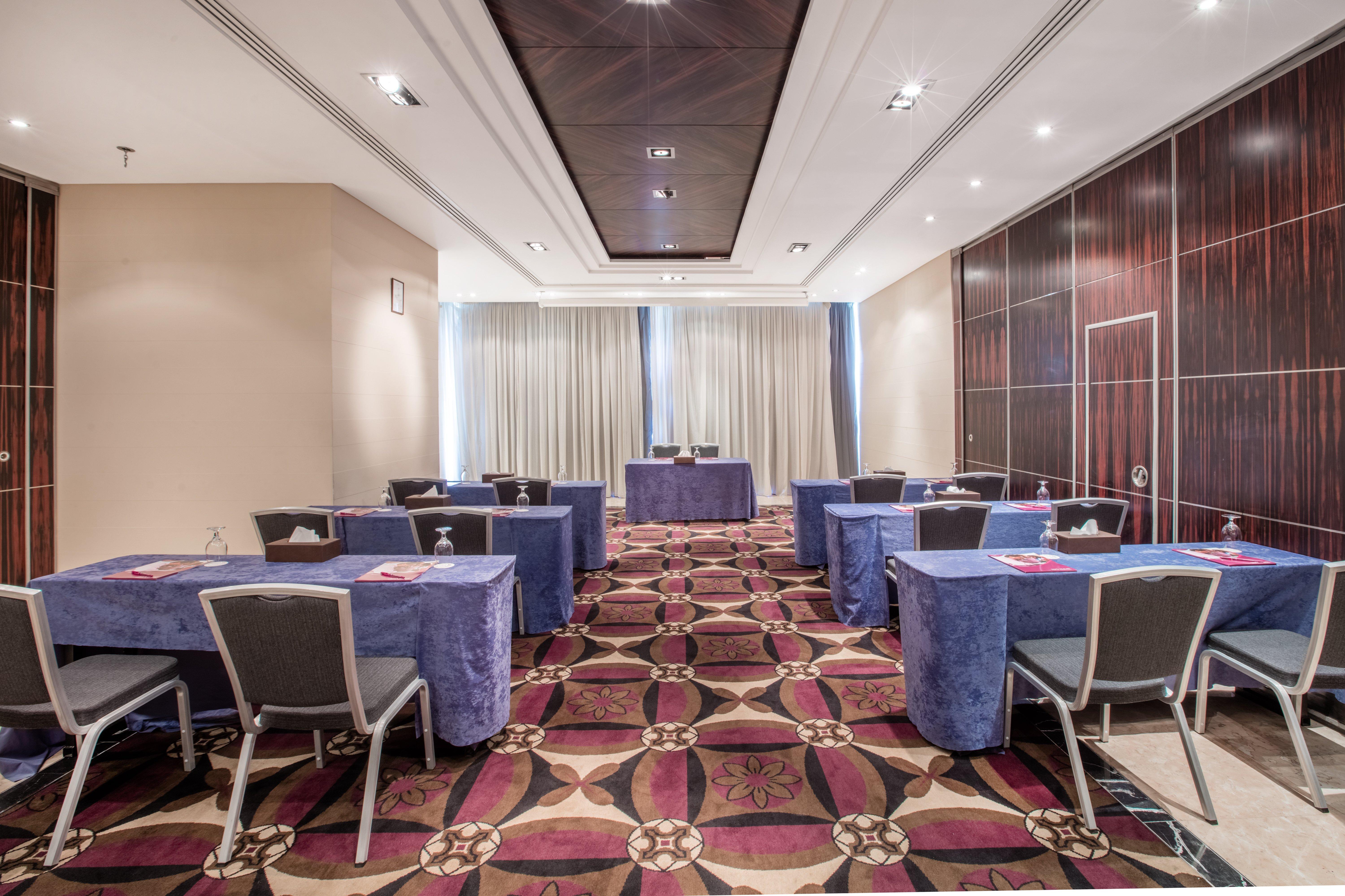 Crowne Plaza Hamra Beirut By Ihg Hotel Exterior photo