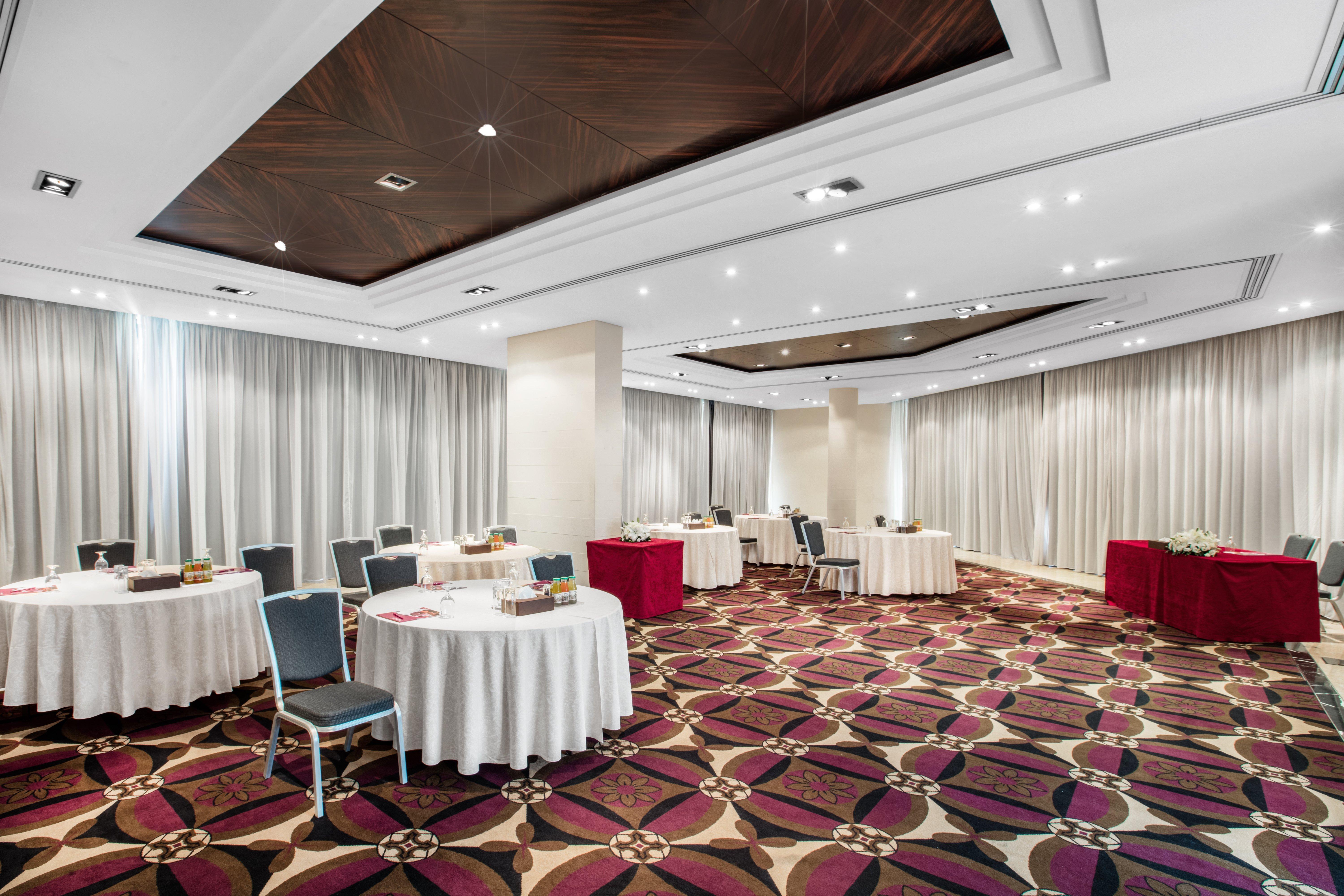 Crowne Plaza Hamra Beirut By Ihg Hotel Exterior photo