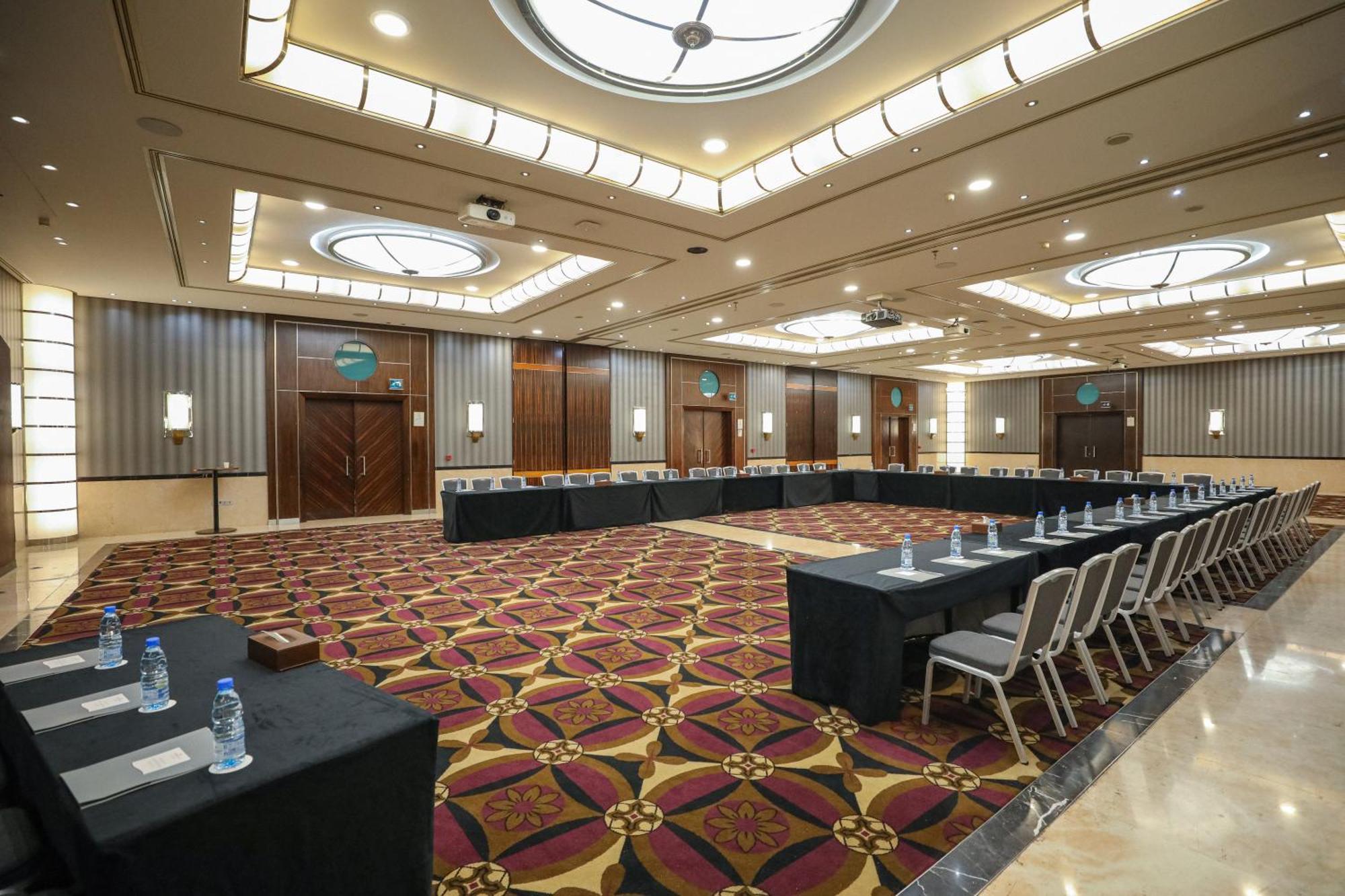 Crowne Plaza Hamra Beirut By Ihg Hotel Exterior photo