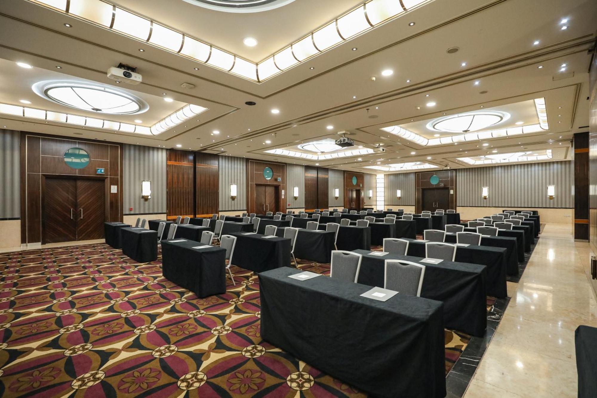 Crowne Plaza Hamra Beirut By Ihg Hotel Exterior photo